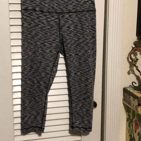 20 Degree Yoga Workout Leggings - Picture 2 of 7